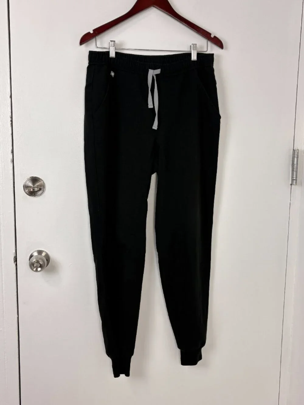 FIGS Men's Tansen Black Jogger Scrub Pants Small